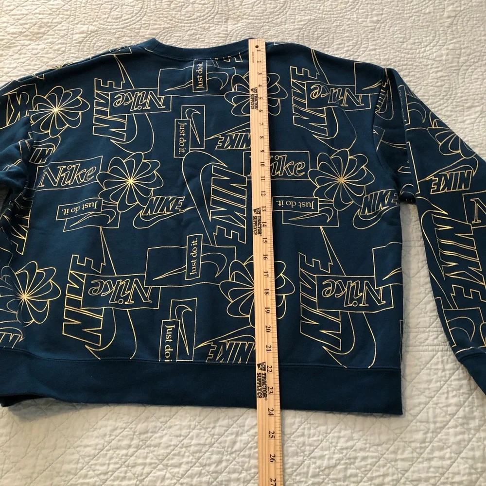 Nike Icon Clash All Over Print sweatshirt. Size large.